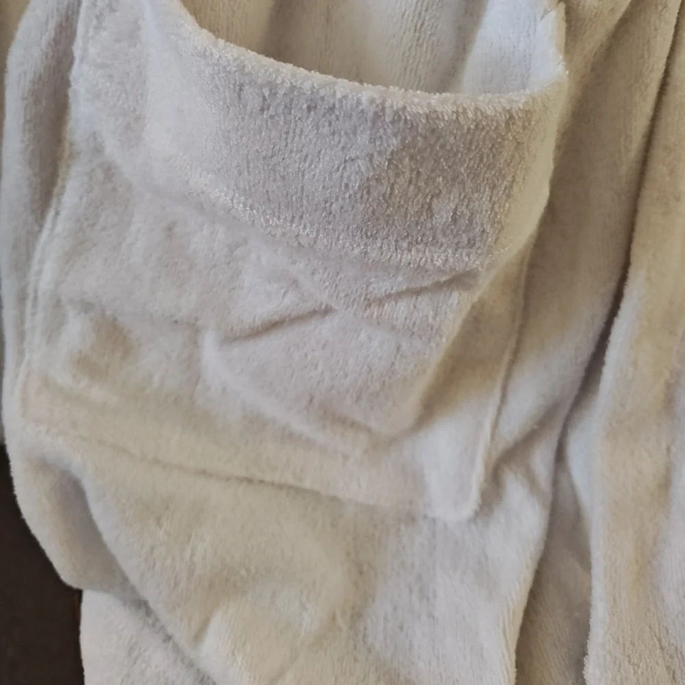 Skims Towel Robe - Picture 4 of 10